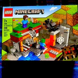 LEGO MINECRAFT BRAND NEW 240 pieces. 7+